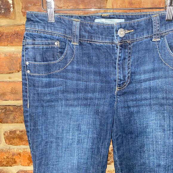Chico's Dark Wash Blue Denim Cropped Capri Jeans Women's Size 0.5 / 6 Small - Picture 2 of 4
